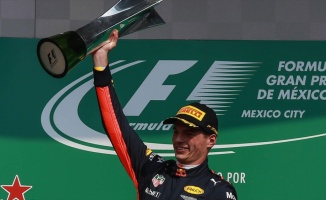 Red Bull, Max Verstappen'in sözleşmesini 2023'e kadar uzattı