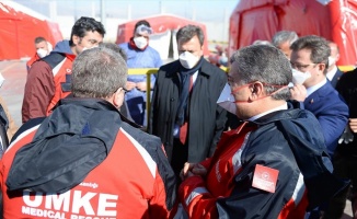 Sağlık Bakanı Fahrettin Koca Dilucu Sınır Kapısı'nı ziyaret etti