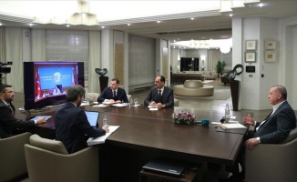 Cumhurbaşkanı Erdoğan, Cumhurbaşkanlığı kabinesi ile video konferans toplantısı gerçekleştirdi