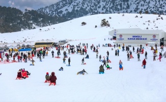 Denizli Kayak Merkezi 100 günde 200 bin ziyaretçiyi ağırladı