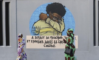 Senegalli grafiti sanatçıları koronavirüse karşı spreyleriyle &#039;savaşıyor&#039;