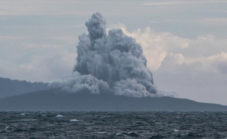 Endonezya&#039;da Anak Krakatau Yanardağı patladı