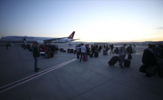 İngiltere&#039;den 349 Türk vatandaşı uçakla Ankara&#039;ya getirildi