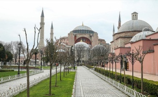 İstanbul sokaklarında koronavirüs sakinliği