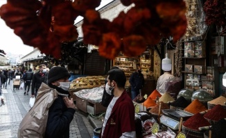 İstanbul&#039;da sokağa çıkma kısıtlaması öncesi alışveriş yoğunluğu