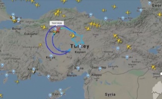 THY&#039;nin göklerde Türk bayrağını çizdiği “TK1920“ kodlu özel uçuşu tamamlandı