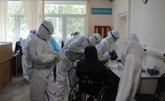 Rusya’da doktorların Koronavirüs mücadelesi görüntülendi