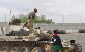 Libya Ordusu başkentin güneyindeki Trablus Havalimanı'na ilerliyor