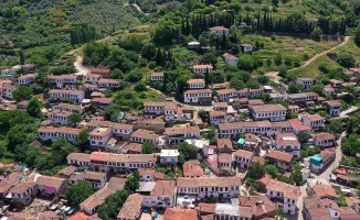 Sessizliğe bürünen 'kıyamet köyü' Kovid-19 sonrasına hazırlanıyor