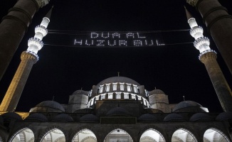 Süleymaniye Camisi'nde Kadir Gecesi hüznü