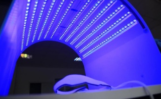 Taşınabilir fototerapi cihazıyla evde 'mavi ışık' tedavisi dönemi