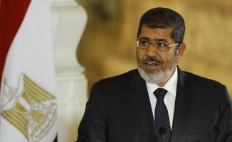 Mısır&#039;da &#039;ilklerin&#039; Cumhurbaşkanı Mursi&#039;nin mahkeme salonundaki vefatının üzerinden bir yıl geçti