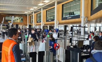 Tarifeli seferlerle yurt dışından gelen yolcular, İstanbul Havalimanı&#039;na ulaştı