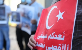Filistinliler, Ayasofya kararına destek için Kudüs&#039;teki Türk Konsolosluğunu ziyaret etti