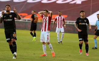 Sivasspor&#039;un yüzü evinde güldü