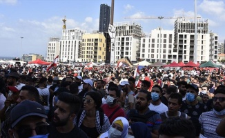 Lübnanlılar Beyrut Limanı&#039;ndaki patlamadan sorumlu tuttukları yetkilileri protesto etti
