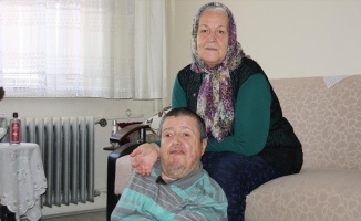 Marmara Depremi'nin izlerini silen engelli vatandaş Konya'da hayata tutundu