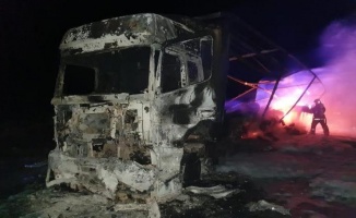 Kazakistan&#039;da bir Türk TIR&#039;ı alev alev yandı