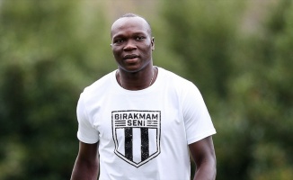 Beşiktaş&#039;ın santrforu Aboubakar sezona yine tutuk başladı