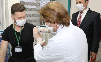 Erciyes Üniversitesinde geliştirilen Kovid-19 aşısının uygulandığı ilk gönüllüde &#039;hiçbir yan etki görülmedi&#039;