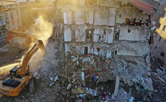 İzmir'deki depremde yıkılan binalarla ilgili gözaltına alınan 9 şüpheli adliyede