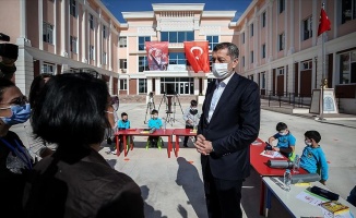 Milli Eğitim Bakanı Selçuk: İzmir&#039;de okullarımızla ilgili endişe edilecek durum yok
