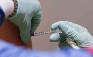 Almanya&#039;da 8 kişiye yanlışlıkla 5 kat fazla doz Kovid-19 aşısı vuruldu