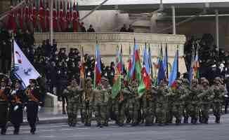 Azerbaycan Dağlık Karabağ zaferini askeri geçit töreniyle kutladı