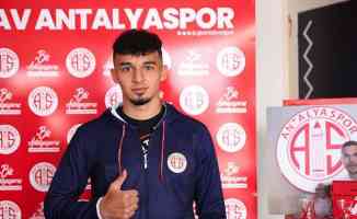 Antalyaspor&#039;un genç futbolcusu Gökdeniz Bayrakdar&#039;ın hayali gol krallığı