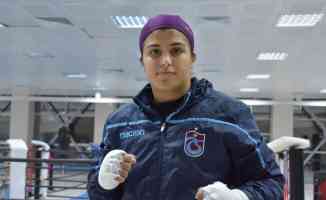 Milli boksör Busenaz Sürmeneli olimpiyatlarda Türk bayrağını dalgalandırmak istiyor