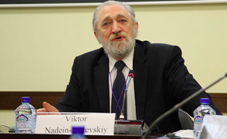 Rus uzman Nadein-Rayevski: Davuoğlu&#039;nun Erdoğan ile ilgili açıklamasına itibar etmemek lazım