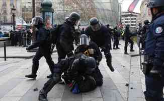 Fransa&#039;da sarı yelekli eylemcilere şiddet uygulayan 2 polise soruşturma