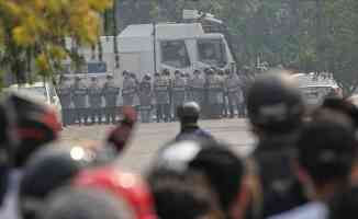 Myanmar&#039;da güvenlik güçleri protestoculara karşı ses bombası ve gerçek mermi kullandı