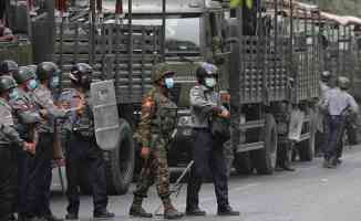 Myanmar&#039;da güvenlik güçlerinin gece yarısı baskınlarında 6 kişi öldürüldü