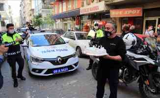 Aydın&#039;da kavga ihbarı yapan esnaf, olay yerine gelen polislere pastayla sürpriz yaptı
