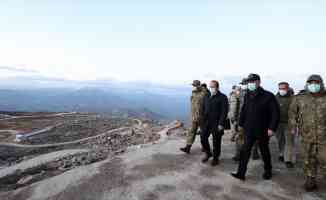Bakan Akar ve TSK komuta kademesi Namaz Dağı&#039;nda terörle mücadele tedbirlerini inceledi