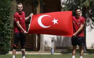 Milli futbolcular Mert Günok ve Kaan Ayhan EURO 2020&#039;de başarıdan emin