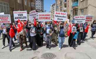 Vanlı ailelerin çocuklarına kavuşmak için HDP İl Başkanlığı önünde yaptığı eylem sürüyor