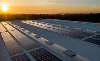 Elektrikte sanayi ve ticarethane aboneleri yatırım maliyeti olmadan çatılarına güneş santrali kurabilecek
