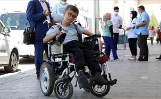 Hikayesini AA&#039;nın duyurduğu engelli Muhammed tedavisi için Samsun&#039;a yola çıktı