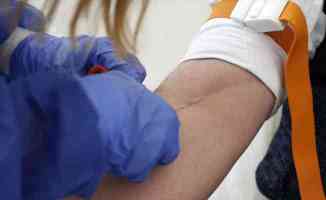 Sağlık Bakanlığınca uygulanan birinci ve ikinci doz aşı miktarı 40 milyonu aştı