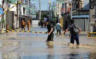 Japonya&#039;da aşırı yağış ve kuvvetli rüzgarlar hayatı olumsuz etkiliyor