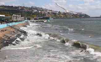 Marmara Denizi&#039;nde ulaşıma poyraz engeli