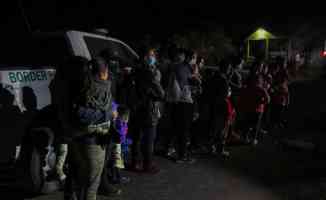ABD-Meksika sınırında son bir yılda 1,7 milyon düzensiz göçmen yakalandı