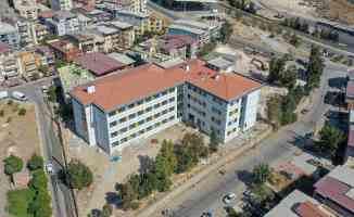 İzmir&#039;de depreme dayanıksız okul binalarının yerine yenileri yükseliyor