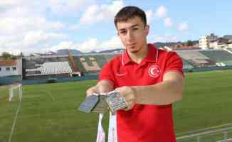 Milli halterci Yusuf Fehmi Genç&#039;in hedefi olimpiyat altın madalyası