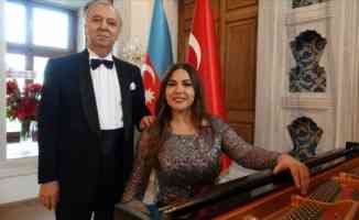 Azerbaycanlı sanatçılar Karabağ zaferinin yıl dönümüne İstanbul&#039;da konser verdi