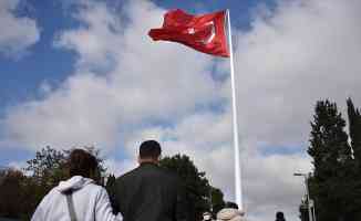 Türkiye'nin en uzun bayrak direklerine Türk bayrağı çekildi