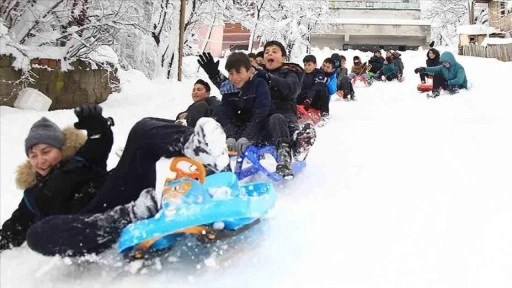 5 ilin bazı ilçelerinde kar sebebiyle eğitime 1 gün ara verildi