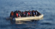 51 kaçak göçmen denizin ortasındaki bottan kurtarıldı